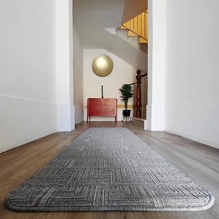 아파트 Sleep With And Pietà