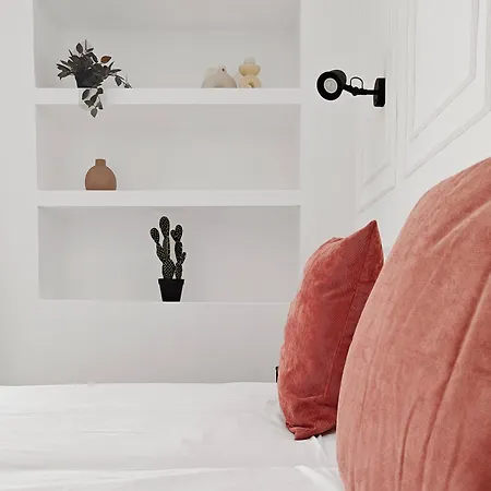 Sleep With And 아파트 Pietà