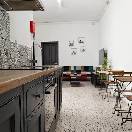 Sleep With And Διαμέρισμα Pietà